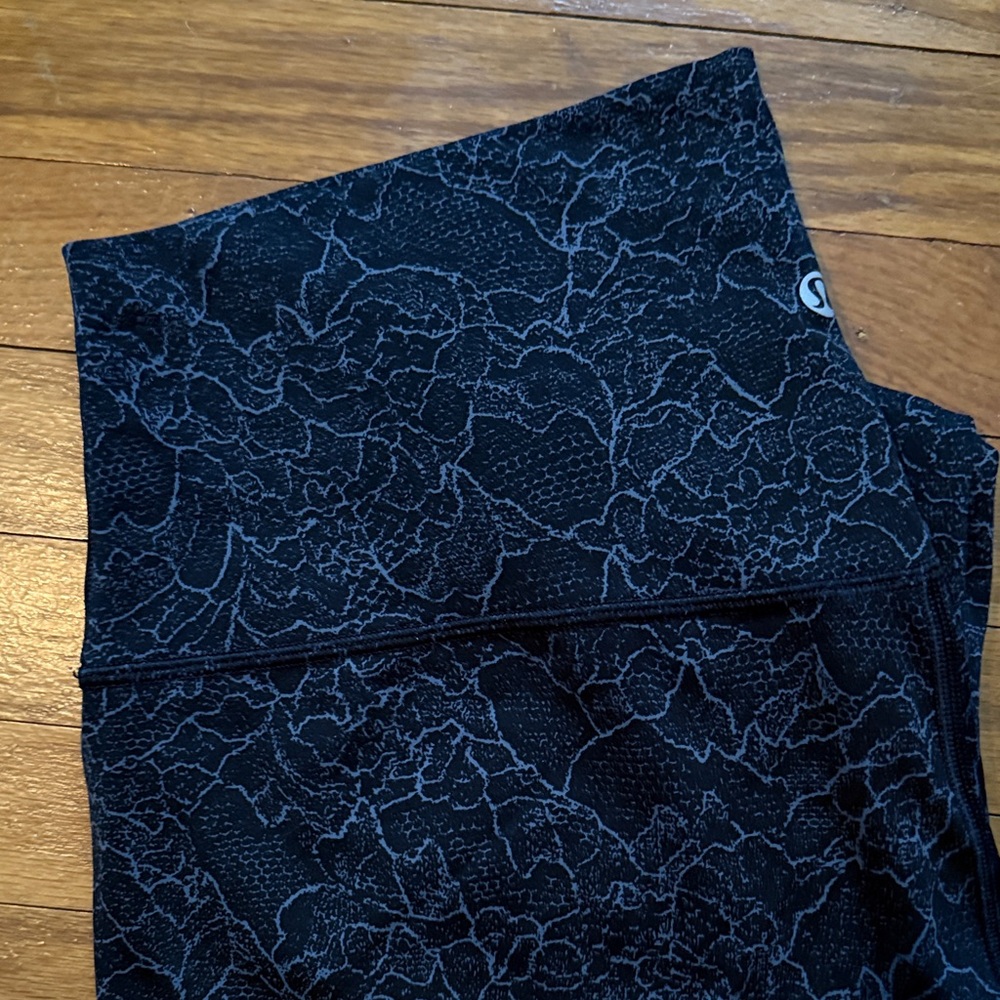 Lululemon Athletica Leggings - Black Lace Pattern
